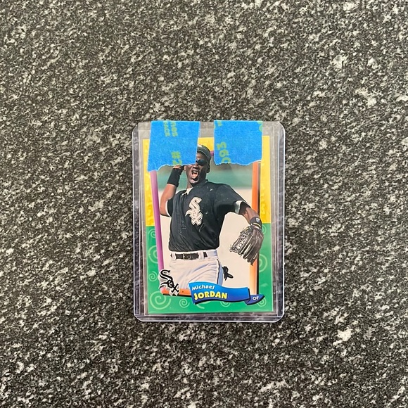 Michael Jordan Baseball Upper Deck Fun Pack Rookie - Picture 1 of 2